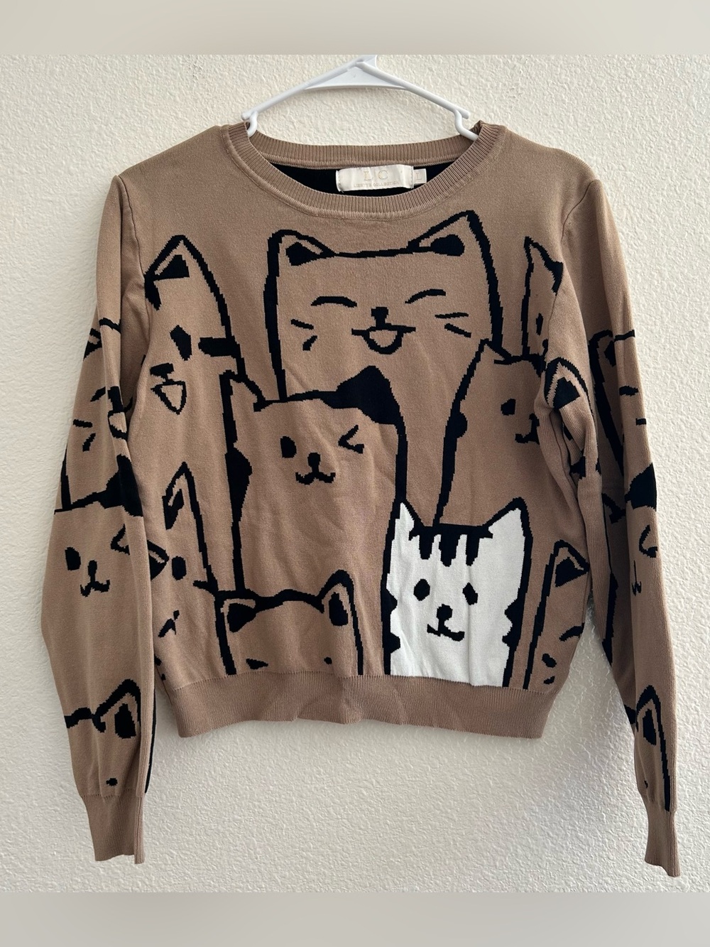 Lizette Collection Brown Cat Motif Crewneck Sweater